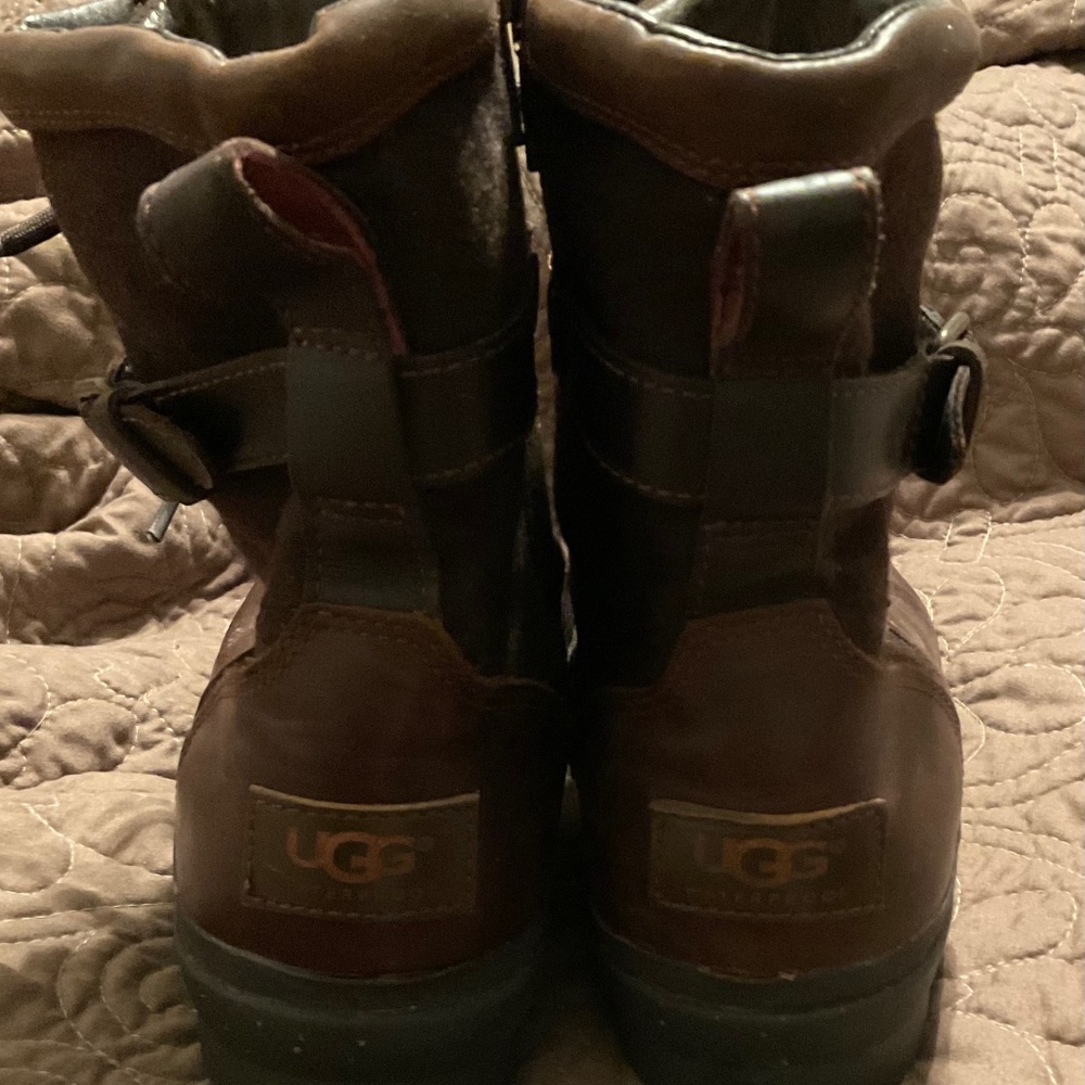 Ugg Kesey chestnut boots sz 9